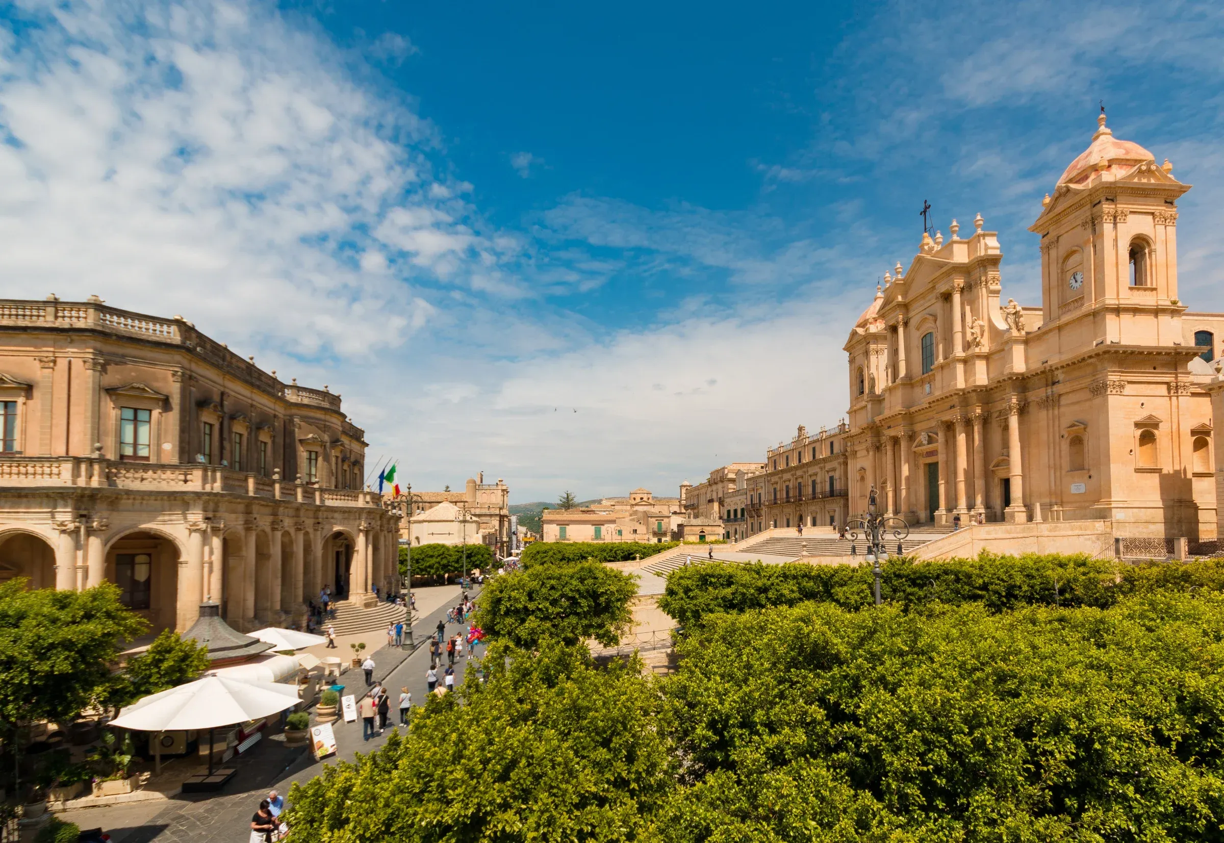 Noto, katedra i Corso Vittorio Emanuele ze złocistego kamienia