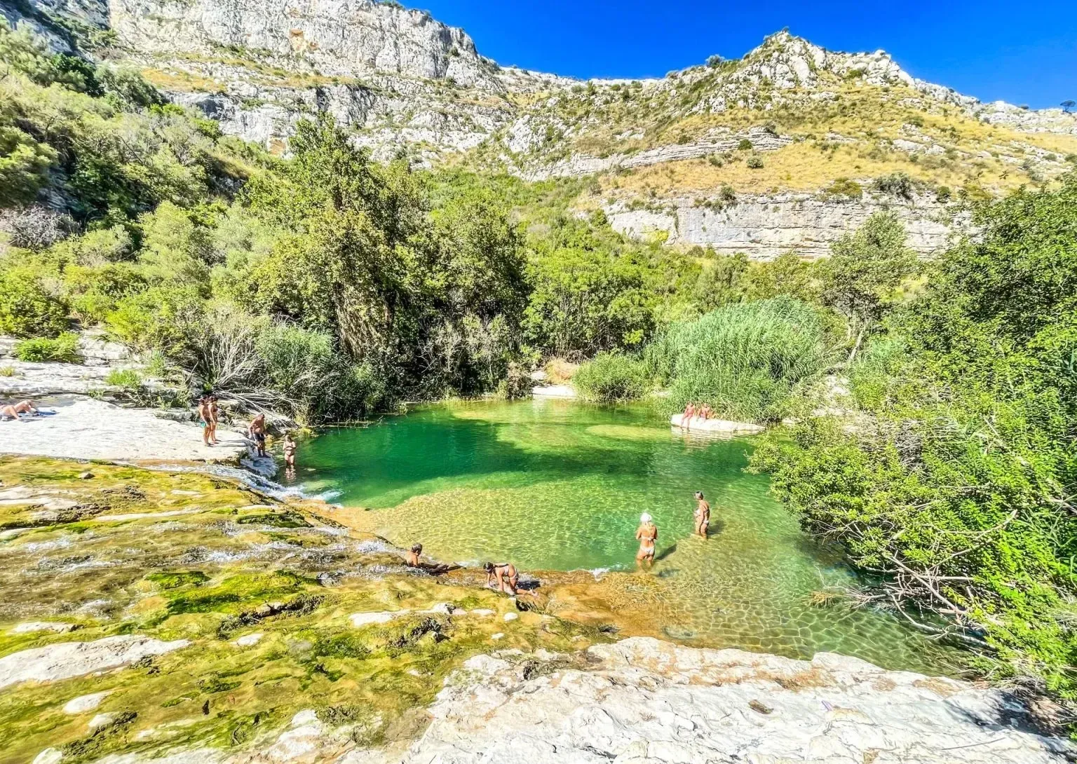 Laghetti di Cavagrande del Cassibile, kanion z krystaliczną wodą